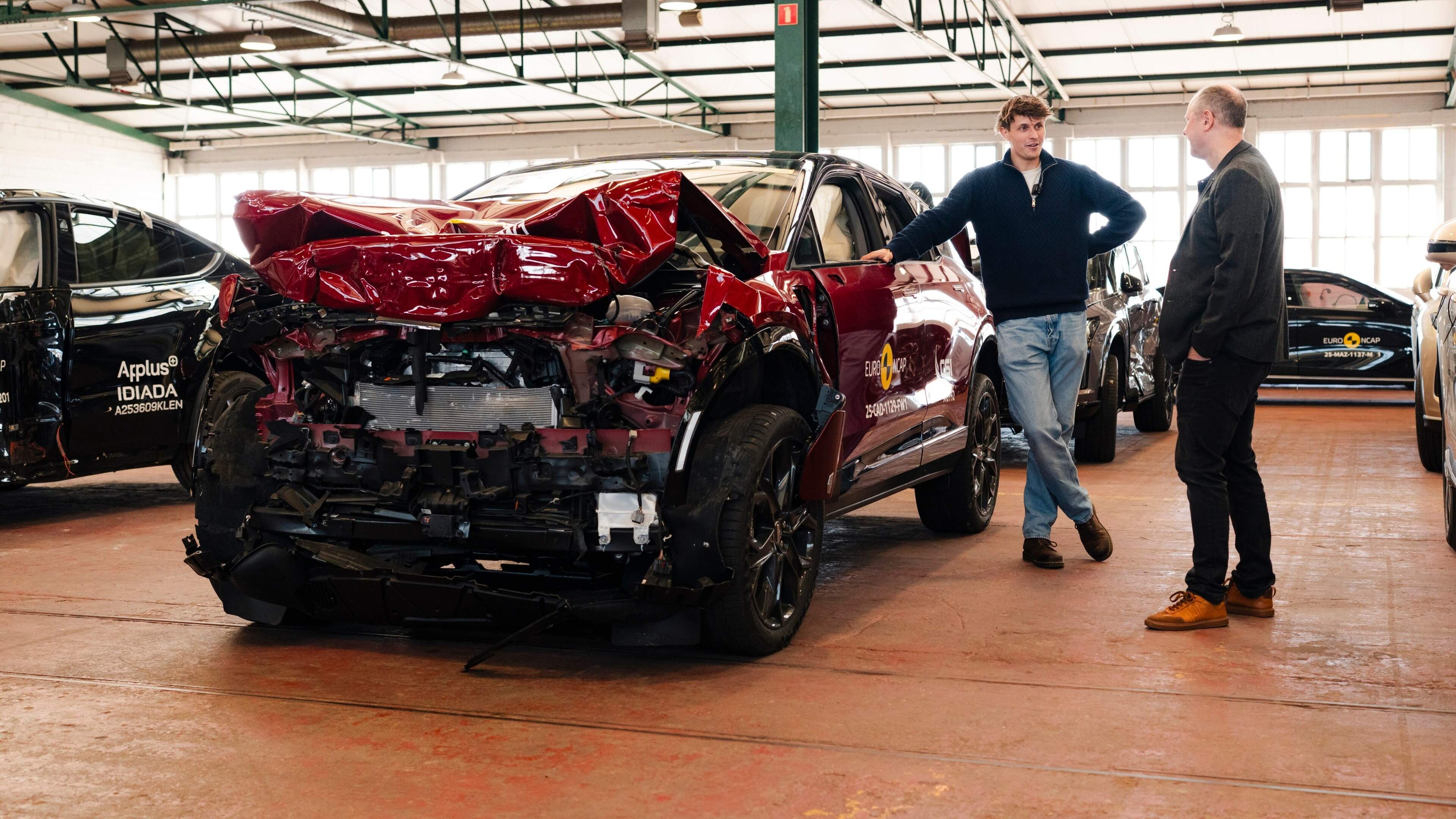 Exclusief kijkje op autokerkhof van crashtest-organisatie Euro NCAP: ’Die dummy kost €1 miljoen’